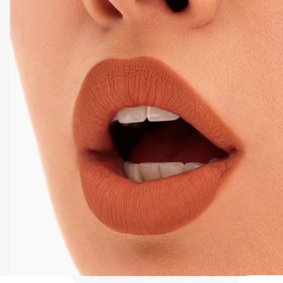 Mac Locked Kiss 24HR Lipstick NIB
Color Gutsy NEW - Picture 3 of 6